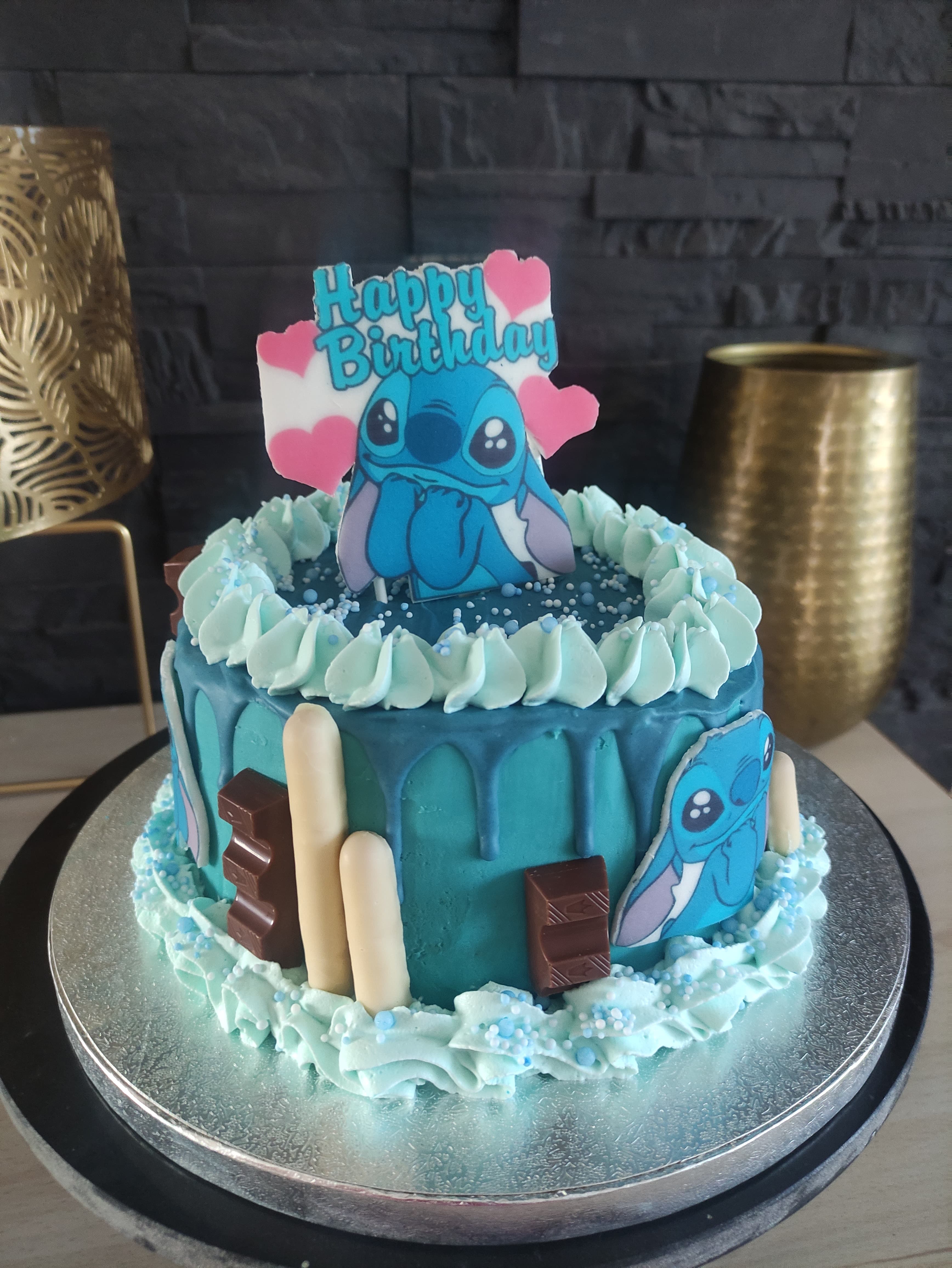Layer cake Stitch Disney Layer cake Stitch Disney pour anniversaire d'enfant à Montauban, cake design sur mesure